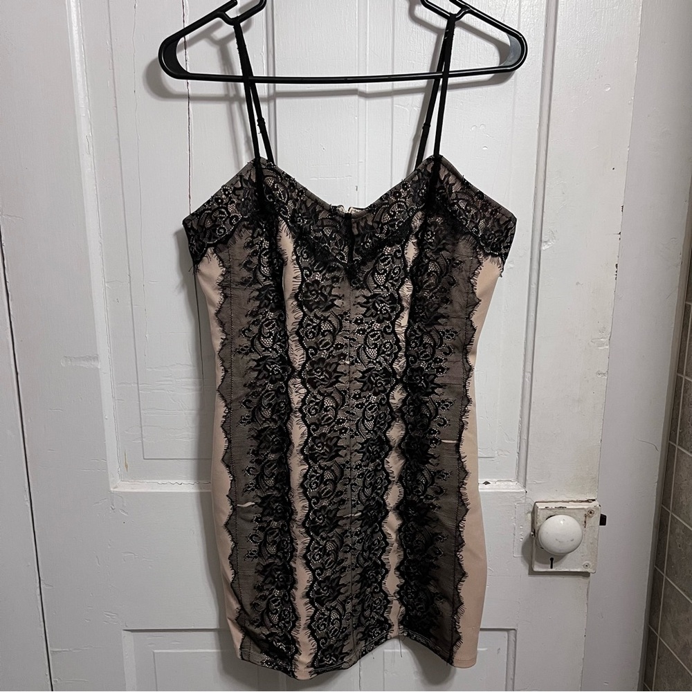 ⚡️ Windsor Black and Cream Lace Dress